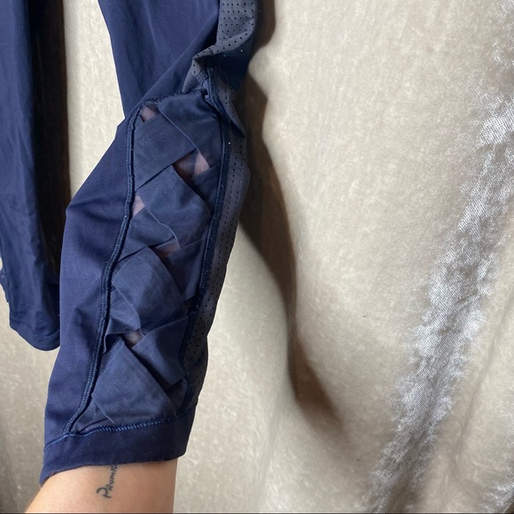 Lululemon Var City Crops 🌵6 - Picture 3 of 13